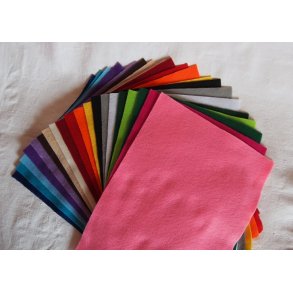 Filt ass. farver, ca 22x30cm, 1,5mm tyk ca 190g/m2,  20 stykker filt