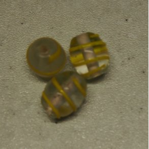 Glasperle, cylinder m/gul streg, hndlavet 12mm h